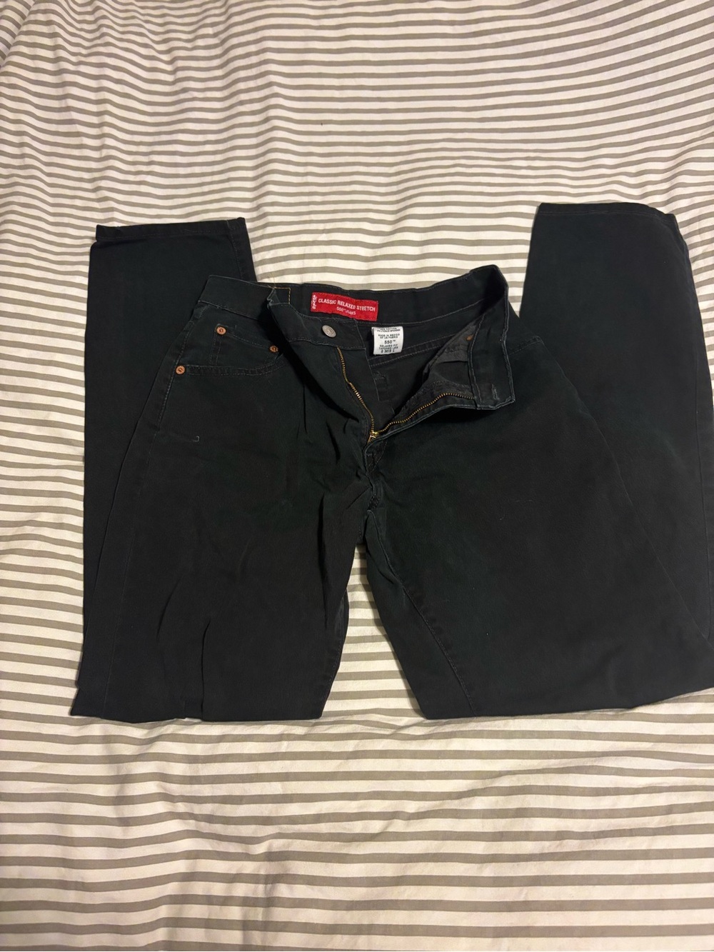 Black vintage Levis 550 Mom jeans. Size 6 long